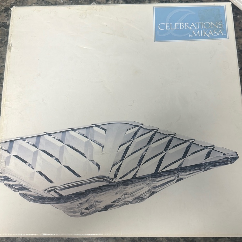 Never used Mikasa crystal bowls. Brand new. Still I’m box.